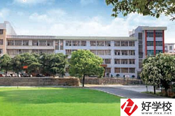 武岡市技工學(xué)校學(xué)費(fèi)多少錢？是公辦還是民辦？
