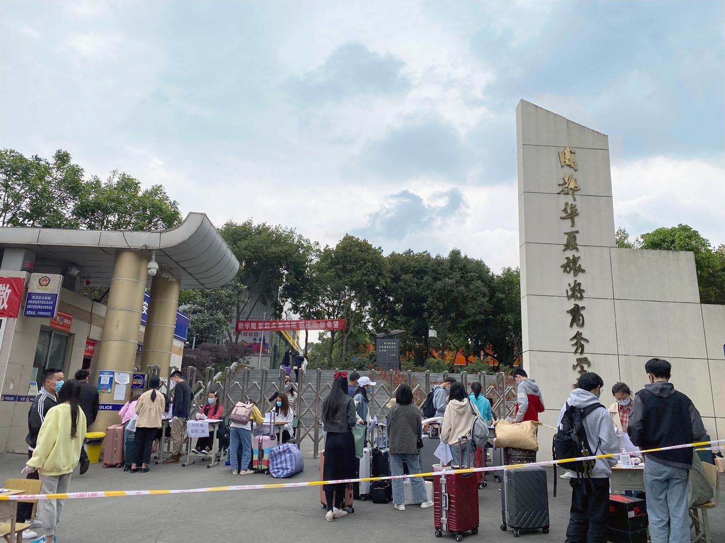 成都華夏旅游商務(wù)學(xué)校環(huán)境如何？