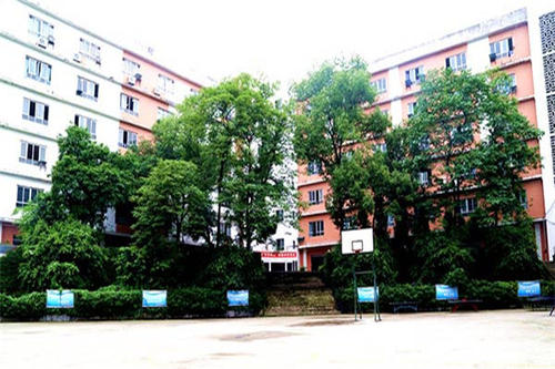 重慶園林技工學(xué)校學(xué)費(fèi)多少？