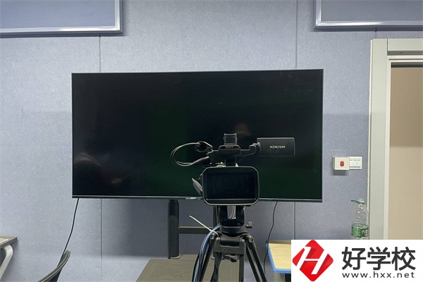 株洲英泰職校是中專嗎？學(xué)費(fèi)需要多少？