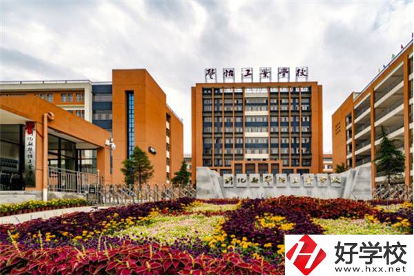 婁底有哪些公辦職高？職高和中專有什么區(qū)別？