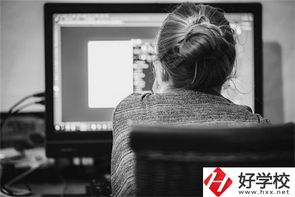 女生在湖南讀職高學(xué)什么專業(yè)好？可以參加高考嗎？