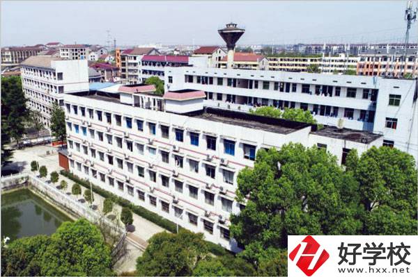 益陽(yáng)市衛(wèi)生職業(yè)技術(shù)學(xué)?；A(chǔ)設(shè)施怎么樣？位置在哪？
