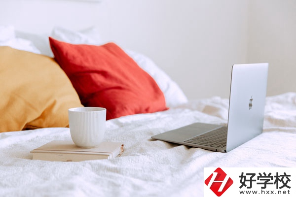 懷化啟航衛(wèi)生學(xué)校護理專業(yè)好不好？學(xué)費貴嗎？