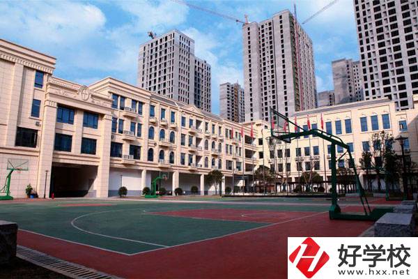 想在長沙學中藥專業(yè)，推薦這所學校