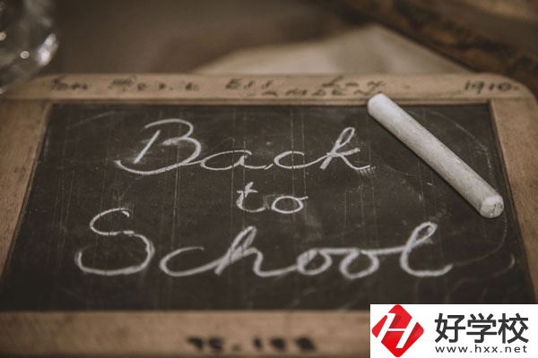 郴州有哪些公立的中專學(xué)校？專業(yè)有哪些？