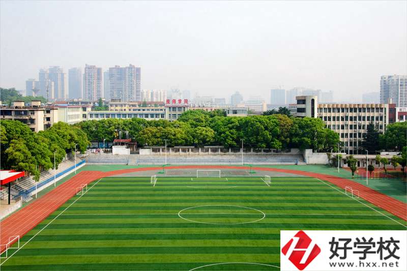 中南工業(yè)學(xué)校有哪些辦學(xué)優(yōu)勢?這5點看完就明白了！