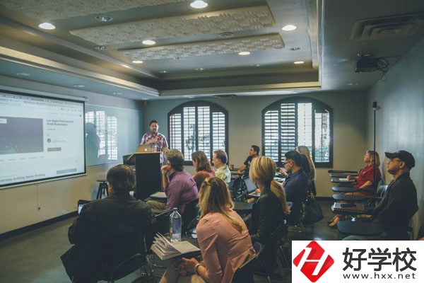 郴州有哪些公立的中專學(xué)校？專業(yè)有哪些？