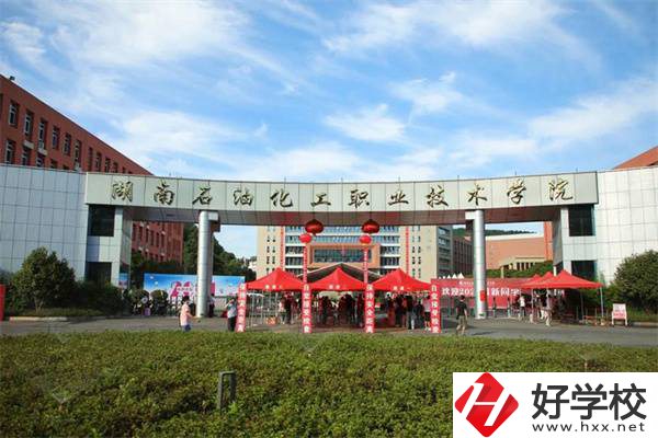 岳陽有哪些公辦大專招初中生？就業(yè)率高嗎？