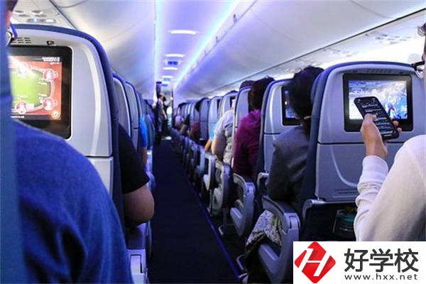 衡陽(yáng)市藍(lán)天工程學(xué)校是公辦還是民辦？有什么特色專業(yè)？