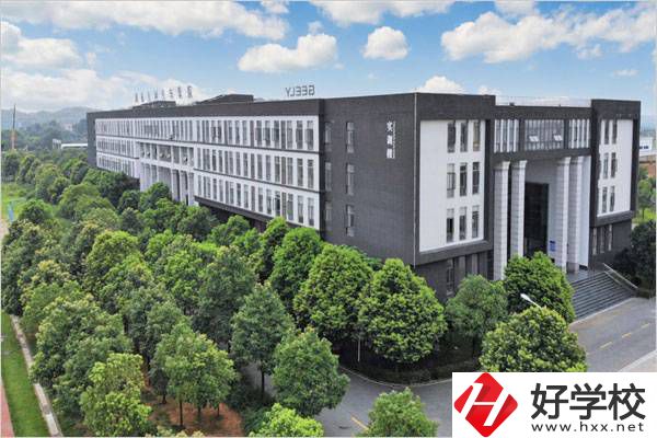 湘潭吉利職校是公辦的還是民辦的？
