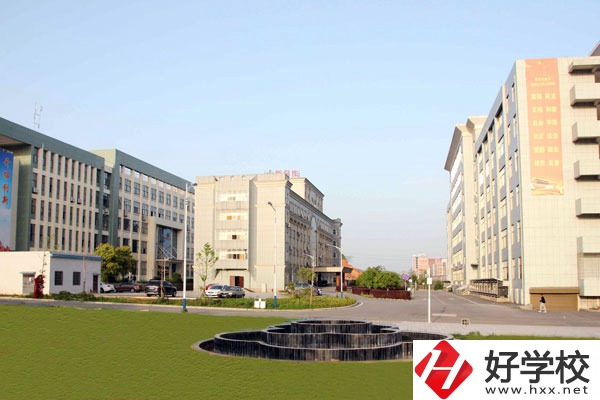 婁底技師學(xué)院有哪些特色專(zhuān)業(yè)？設(shè)施如何？