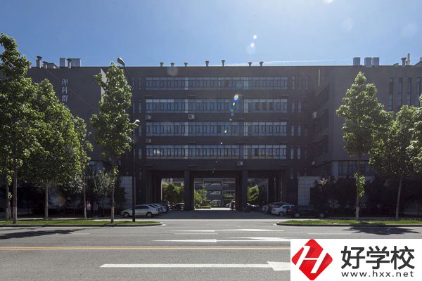 株洲市工業(yè)中等專(zhuān)業(yè)學(xué)校怎么樣？