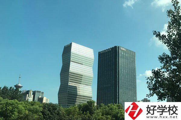株洲生物工程中專(zhuān)學(xué)計(jì)算機(jī)專(zhuān)業(yè)怎么樣？
