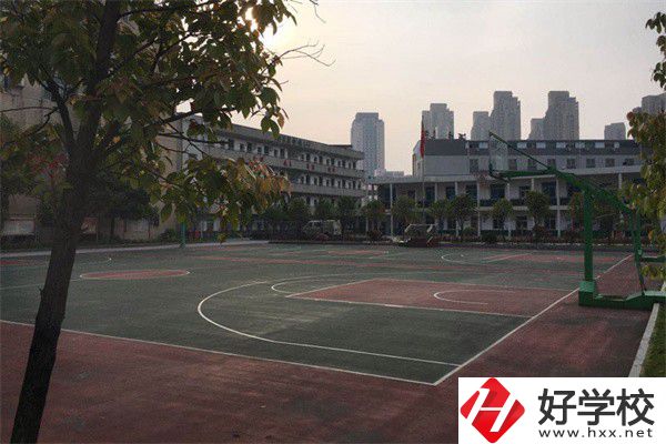長(zhǎng)沙醫(yī)衛(wèi)技校有哪些？辦學(xué)條件怎么樣？