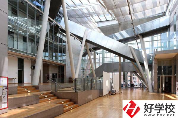 湖南職高學(xué)校排名較好的學(xué)校是哪些？有什么專業(yè)？