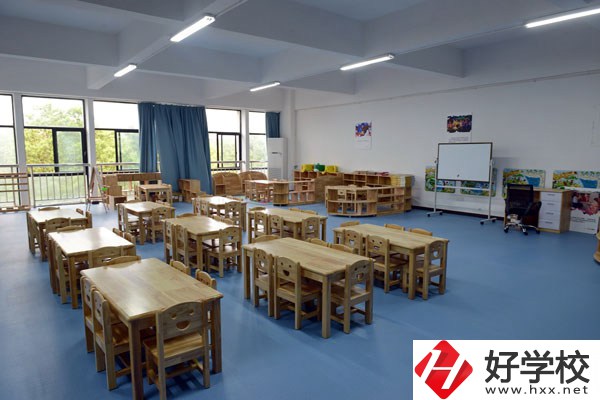 在湘潭工業(yè)貿(mào)易中專里能學(xué)哪些專業(yè)？就業(yè)方向是什么？