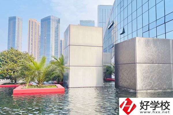初中畢業(yè)想在邵陽讀中專，有什么好學(xué)校？