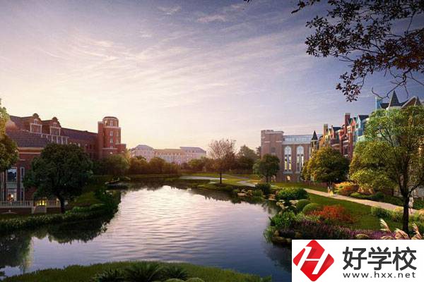 長(zhǎng)沙市拔萃中等職業(yè)學(xué)校環(huán)境怎么樣？是公辦還是民辦？