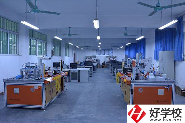 郴州工業(yè)交通學(xué)校開設(shè)了哪些特色專業(yè)？