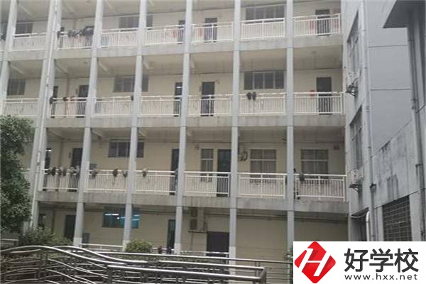 張家界有國家重點的中專學校嗎？學費要多少？
