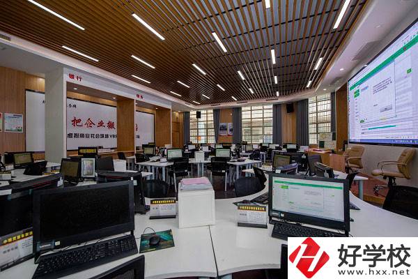 長沙財經(jīng)學(xué)校怎么樣？招生標(biāo)準(zhǔn)是什么？