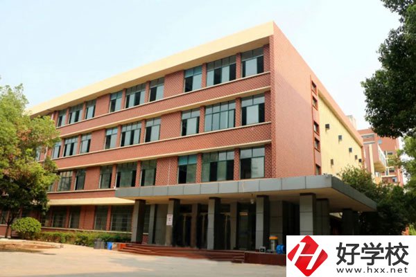 湖南建筑高級(jí)技工學(xué)校大門(mén)