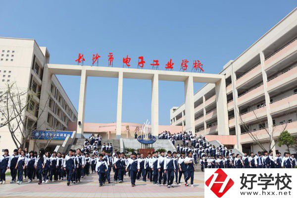 外地的學(xué)生能讀長沙市電子工業(yè)學(xué)校嗎？