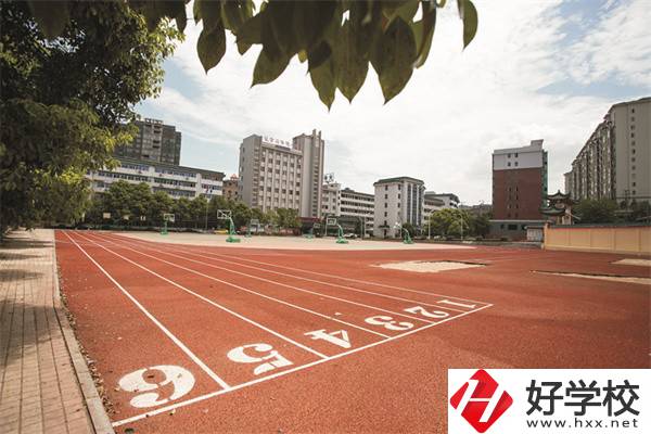 衡陽市信息網(wǎng)絡(luò)工程學校是公辦還是民辦？學費是多少？