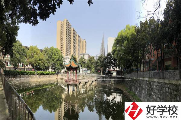 邵陽(yáng)工業(yè)學(xué)校的地址在哪里？有哪些乘車路線？