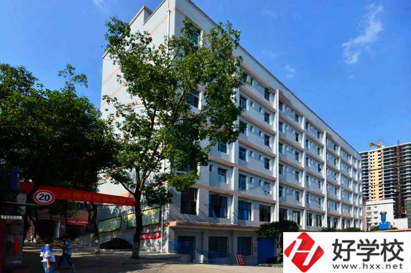 湖南省冷水江市技工學校有哪些專業(yè)？