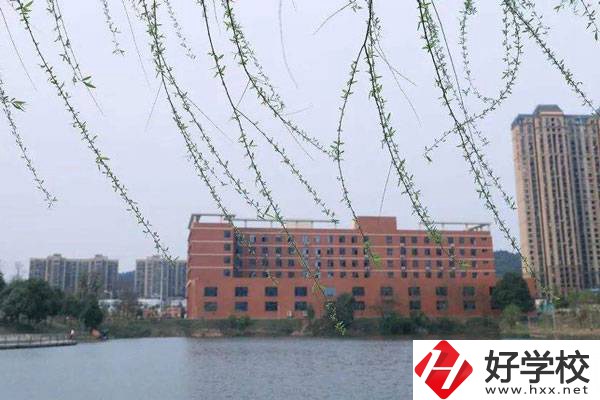 岳陽有哪些公辦技校？學(xué)費(fèi)一般是多少？