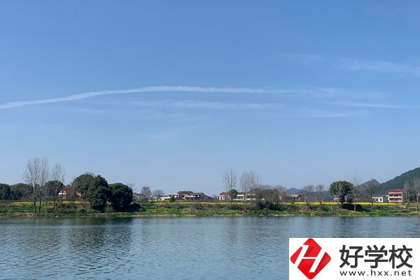 湘西州鳳凰職業(yè)中專是所怎樣的學(xué)校？