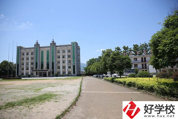 在懷化溆浦中專選什么專業(yè)比較好？