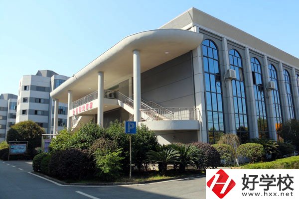 醴陵陶瓷煙花職業(yè)技術(shù)學校有哪些特色專業(yè)？