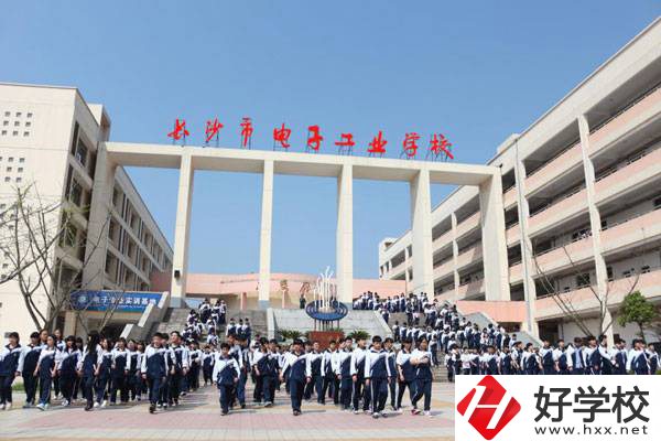 長沙市電子工業(yè)學(xué)校怎么樣？是不是公辦的？