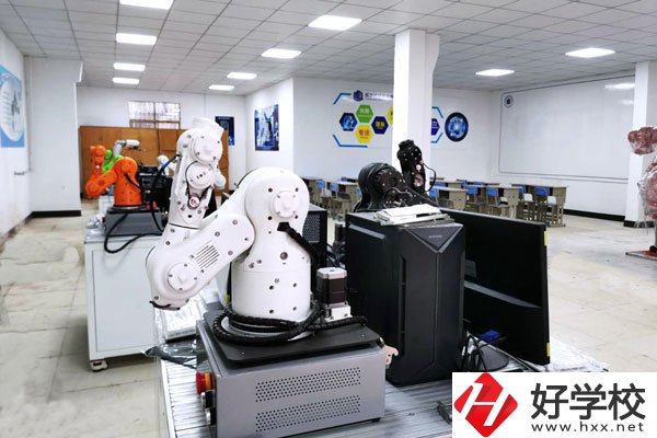 想學(xué)酒店管理，長(zhǎng)沙有哪些中職學(xué)?？梢酝扑]？