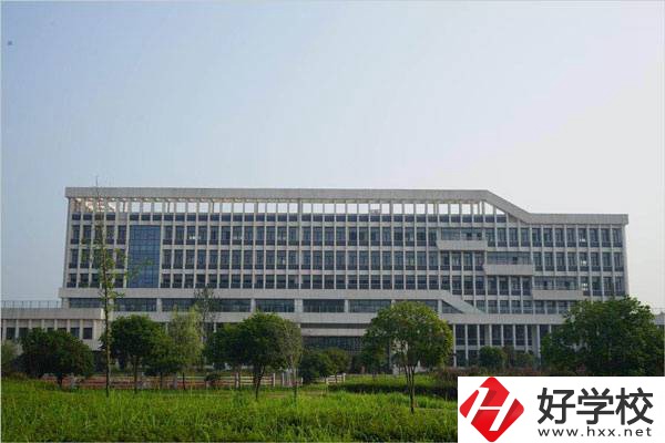 益陽職業(yè)技術(shù)學(xué)院招收初中生嗎？辦學(xué)怎么樣？
