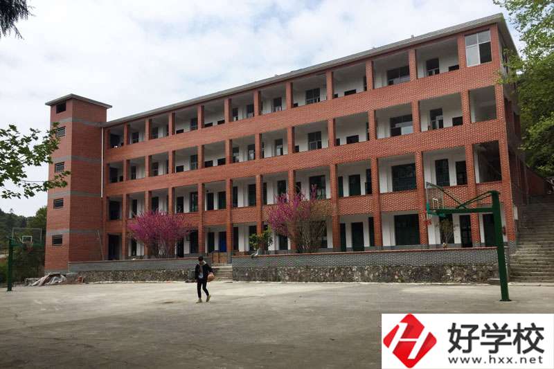 湖南湘西涉外經(jīng)濟職業(yè)學校收費貴不貴？值得報考嗎？