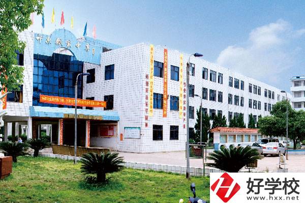 祁東縣職業(yè)中等專業(yè)學校有哪些專業(yè)？學校大不大？