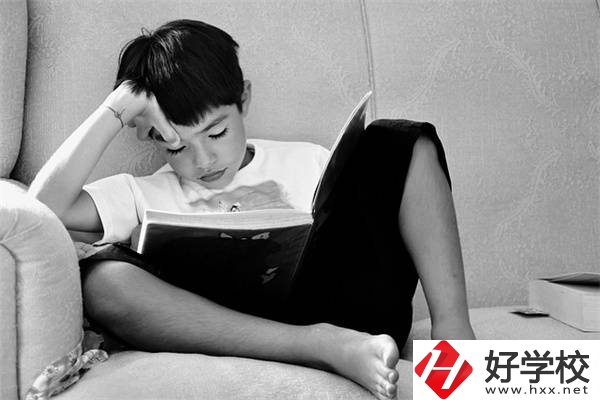 湖南初三男孩不想上學(xué)怎么辦？不參加中考還有書讀嗎？