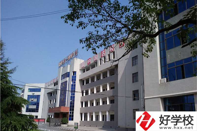 湘陰縣第一職業(yè)中等專業(yè)學(xué)校是公辦還是民辦，值得報(bào)考嗎？