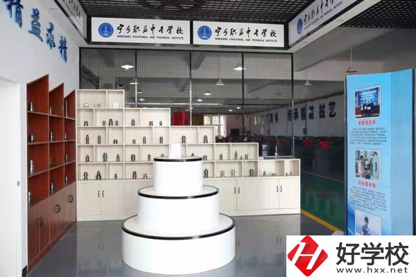 寧鄉(xiāng)縣職業(yè)中專學(xué)校錄取線是多少？學(xué)費(fèi)標(biāo)準(zhǔn)是多少？