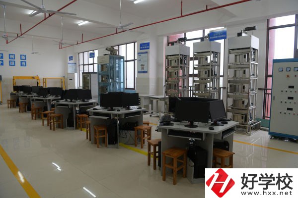 華容縣職業(yè)中專有哪些好的專業(yè)，就業(yè)前景怎么樣？