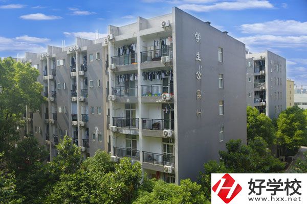 長(zhǎng)沙高新技術(shù)工程學(xué)校環(huán)境如何？辦學(xué)優(yōu)勢(shì)在哪？