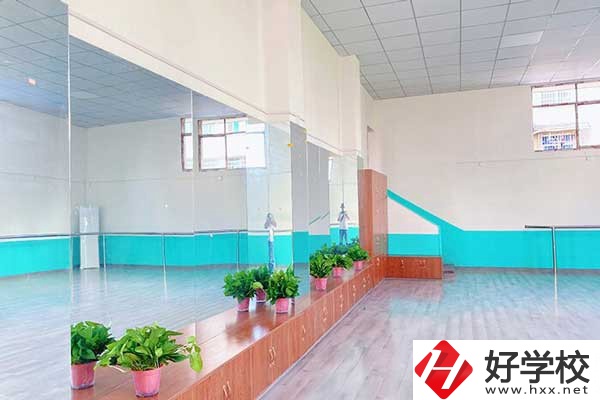 婁底市藝術職業(yè)學院有哪些專業(yè)？學費是多少？