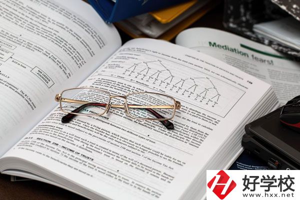 湘潭工業(yè)貿(mào)易中等專(zhuān)業(yè)學(xué)校怎么樣？在哪里？