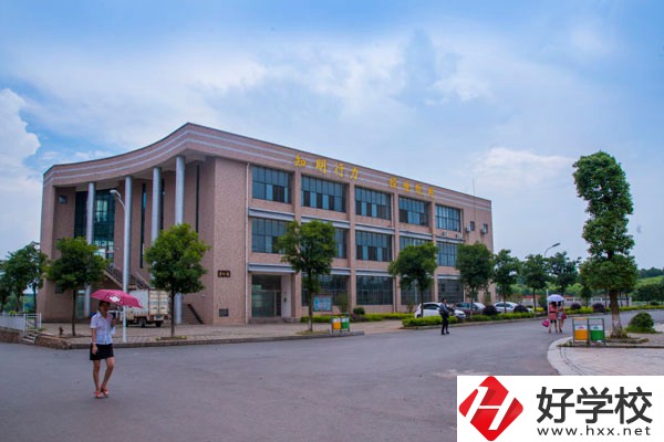 寧鄉(xiāng)市職業(yè)中專學校的師資力量如何？有辦學優(yōu)勢嗎？