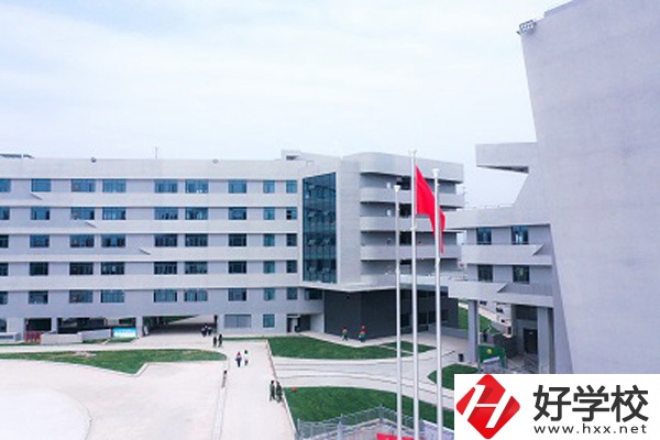 長沙湘麓醫(yī)藥中專學校的辦學條件怎么樣？