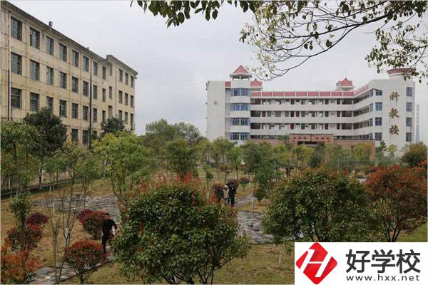 邵陽(yáng)市交通技工學(xué)校開(kāi)設(shè)了哪些專業(yè)？教學(xué)成績(jī)?cè)趺礃樱?></a></div>
            <dt><a href=